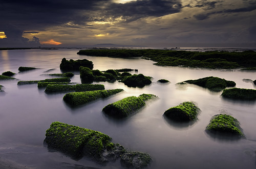 bali seascape beach rock sunrise indonesia landscape moss nikon hard ruin tokina filter lee nd graduated waterscape gnd 1116mm manyar d7000