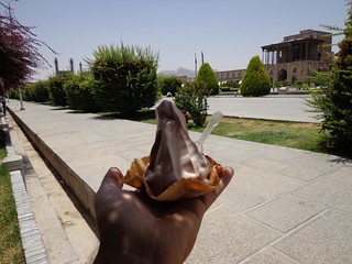 Coma um gelado em Esfahan
