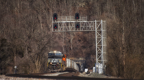 ns trains tunnels norfolksouthern crumwv kenovadistrict