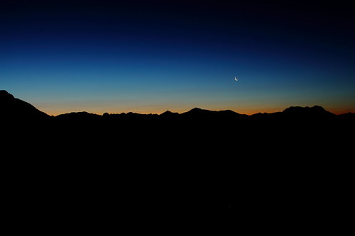 morning moon mountains sunrise dawn washington si crescent mount cascades western vista