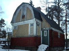 Abandoned wooden villa in Kruunuvuori