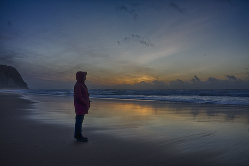 sunset sky cliff woman cloud reflection beach portugal sand rosa wave praiagrande canadapt