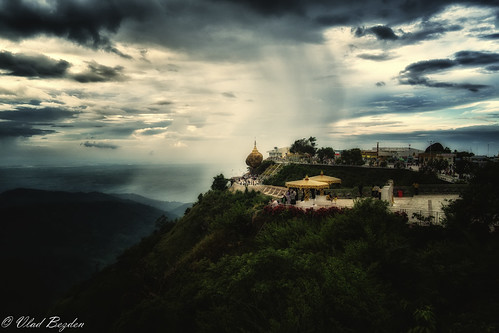 travel sunset vacation sky mountain rock gold golden pagoda burma stupa myanmar mon mm 2012 kyaiktiyo goldenrock