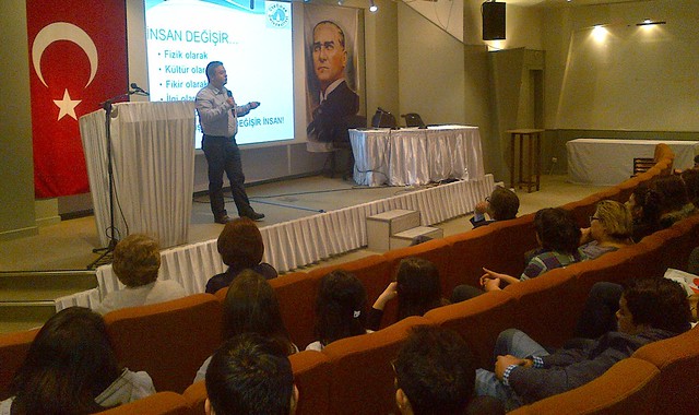 Üsküdar Üniversitesi Antalya'lı öğrencilerle buluştu