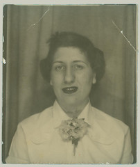 Photobooth woman with flower