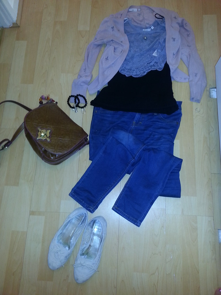 OOTD Jeans and Lilac Lace Top