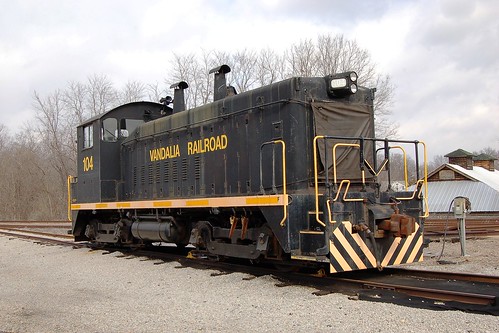 railroad illinois diesel locomotive sw9 switcher fayettecounty louisvillenashvillerailroad vandaliarailroad