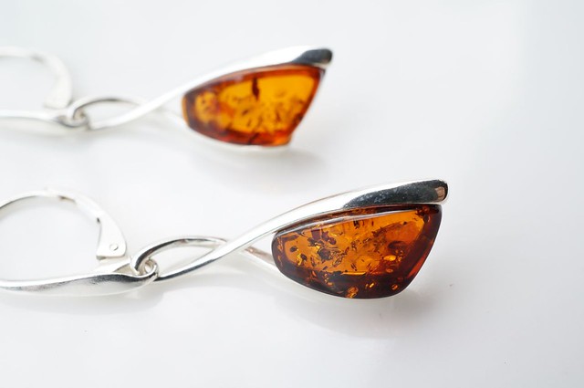 Curved Quadrilateral Cognac Amber Winebottle Earring