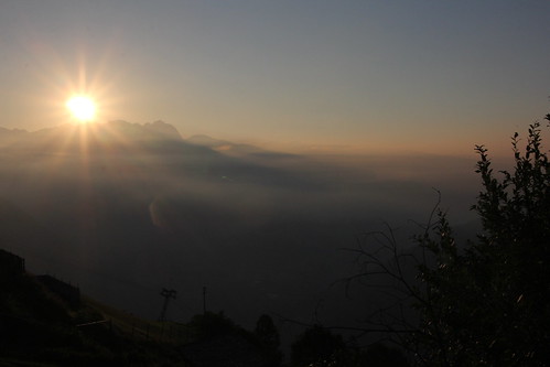 sunrise zonsopkomst zonsopgang sun morning ochtend bergen mountains alps alp giggelberg italy tirol meran merano