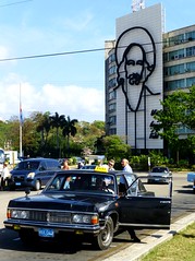 GAZ-14 Chaika, Plaza de la Revolución - La Habana, Cuba