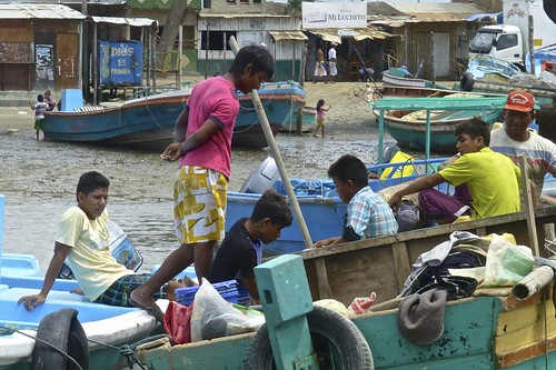 las naturaleza fish men peru nature boys de landscape puerto outdoors botes boat isla peruvian pizarro tumbes