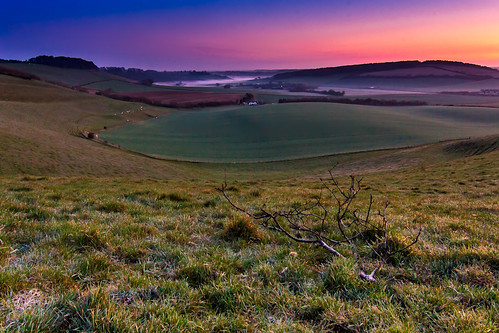 england mist field sunrise countryside unitedkingdom earlymorning places hampshire farmland valley southdowns eastmeon canoneos60d tokinasd1116f28ifdx