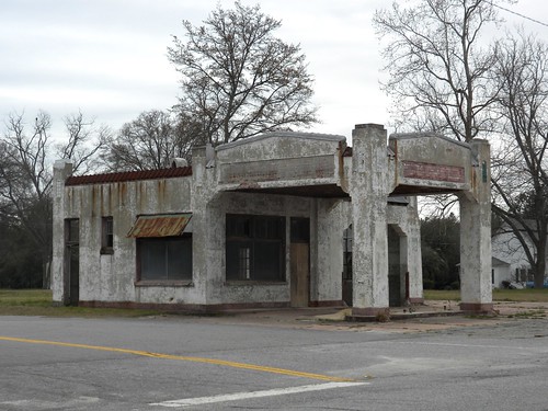 road camera windows abandoned sc wet station rural concrete see nikon highway scenery closed view columns scene gas rainy carolina service solid drippy defunct lowcountry us321