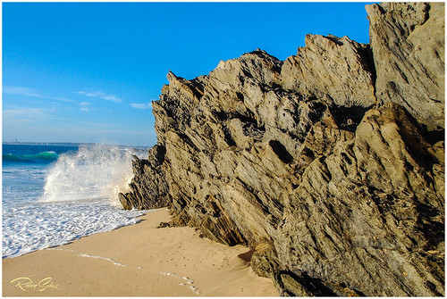 algarve portocovo portugal atlantic bay beach cutty jagged rock sharp splash wave setubaldistrict