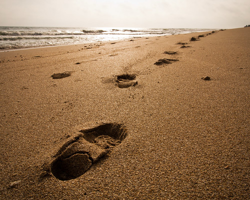 ocean sea beach sunrise sand footprints wideangle shore v1 nikon1 carloscruzphotography 1nikkor1030mmvr