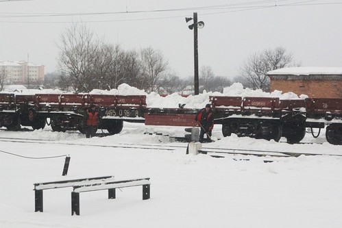 Clearing snow from the railway yard at Koziatyn (Козятин)