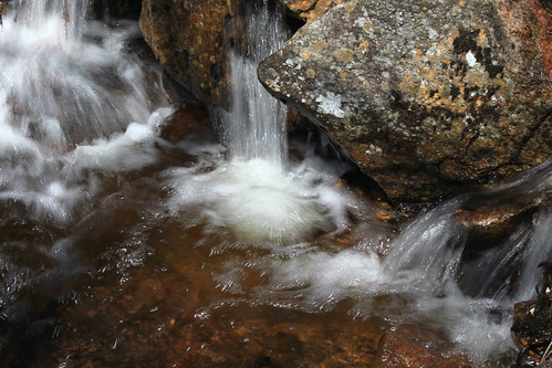eau printemps chute rocher