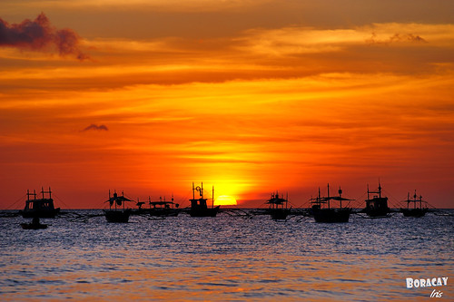 sunset beach 夕陽 s1 boracay banka philippine whitebeach 落日 菲律賓 station1 火燒雲 2013 色溫 長灘島 紅雲 螃蟹船 白沙灘