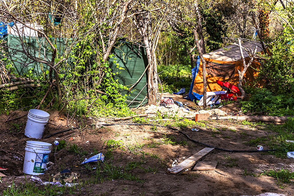 Tent-city-on-Story-Road-on-3-18-13--San-Jose-12