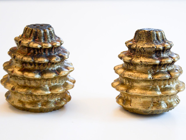 DIY rustic ombre gold pinecone salt shaker for the holidays