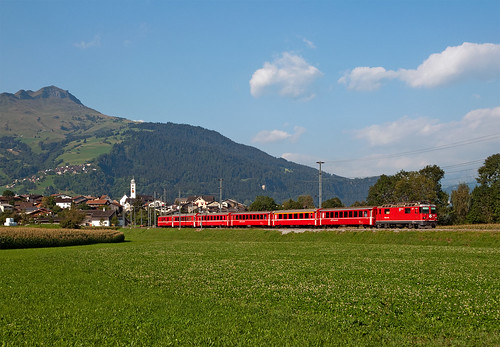 railroad switzerland railway trains svizzera bahn mau ferrovia treni rhb graubünden rhätischebahn schmalspurbahn nikond90 ge44 re1233