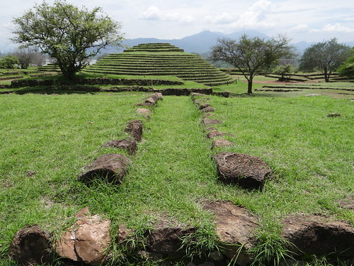 archaeology piramid circular oudoors guachimontones teuchitlán jalisco mexico arqueologia piramide