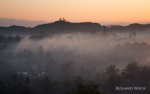 pagoda fog mrauku morning birmanie sunrise birma rakhine birmania state ancient myanmar morgen burma stupa pagodas stupas mist