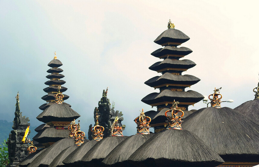 Toits des temples de Besakih (Bali)