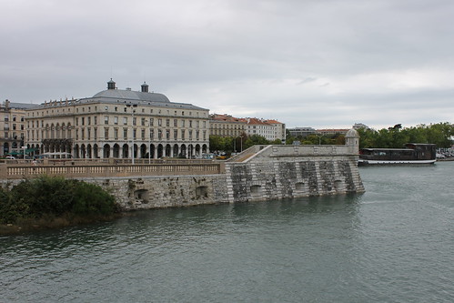2012.08.02.073 - BAYONNE - Pont Saint-Esprit - Théâtre et mairie de Bayonne