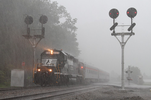 west color rain lights virginia nw ns norfolk trains southern wv position railroads downpour sd402 chattaroy