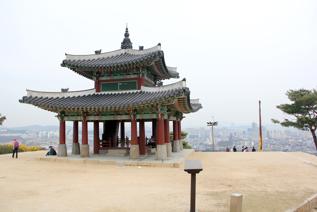 A pagoda at the top of the fortress walls