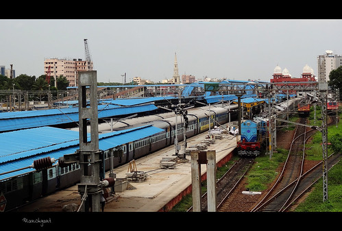 train platform tracks chennai railways indianrailways egmore vaigai southernrailways