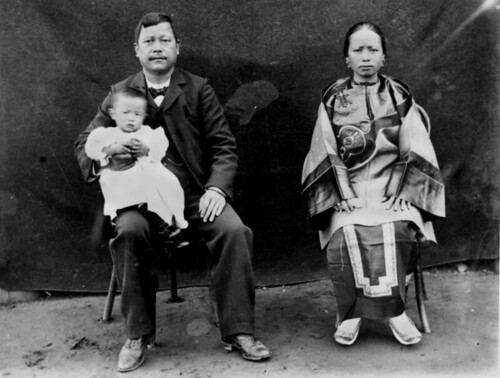 chinese queensland chinesesettlers colonial portraits traditionaldress serious 1900s statelibraryofqueensland slq storekeeper wife baby suit bowtie laceupshoes chairs family chin ah coy george