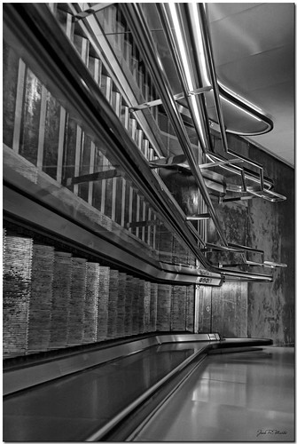 bw white black blanco subway stair metro negro perspective escalera pointofview perspectiva puntodevista