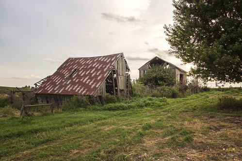 weathered wood wooden barn old bardolph mcdonoughcounty illinois il landscape scenery scene sunset stevefrazierphotography sky clous canoneos60d country countryside farm farming farmland outdoor vintage historic historical yesteryear