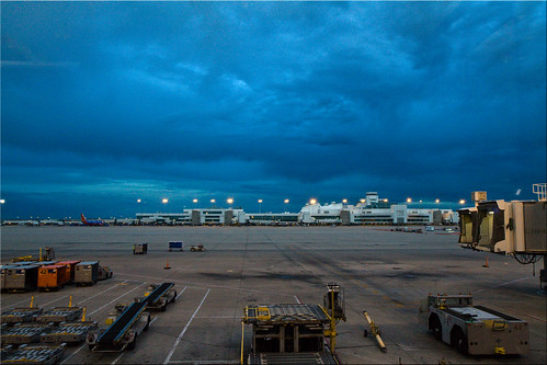 summer storm tarmac night clouds plane airport colorado airplanes stormy dia denver international 100views co lightning delays thunder 4526 runnway