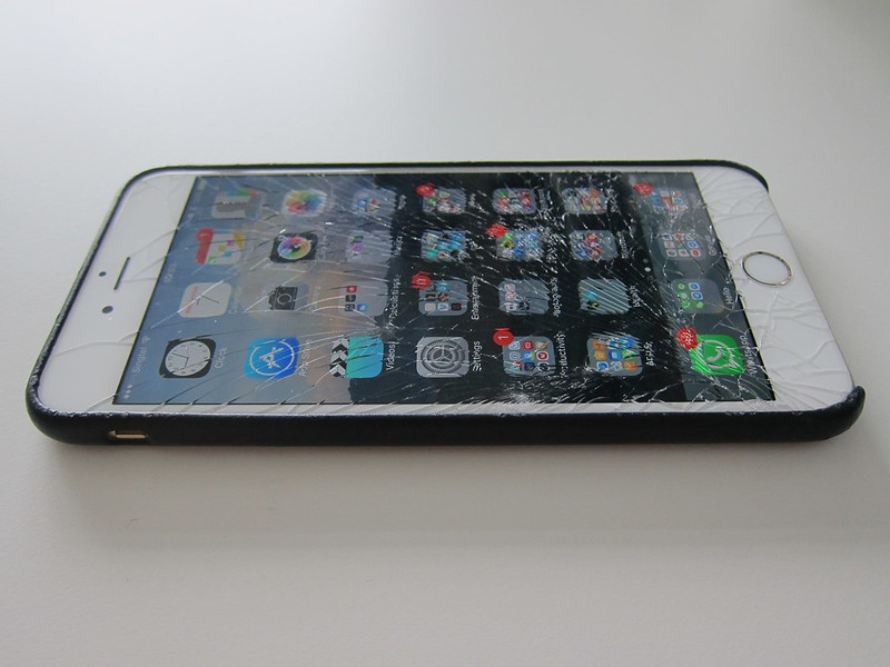 iPhone 6s Plus Screen Cracked - Screen On
