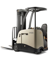 Crown stand up lift truck RC 5500