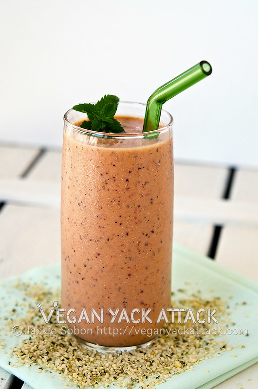Mint Melon Peach Smoothie, a treat that is great for Summer mornings. The addition of hulled hemp seeds ups the creaminess and protein content, a win-win!