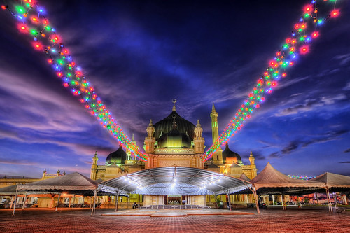 sunset beautiful architecture photography scene mosque tent malaysia neonlights bluehour colourful hdr highdynamicrange masjid islamic kedah alorsetar photomatix masjidzahir 9exp khemah nikond3 senibina shamsulhidayatomar