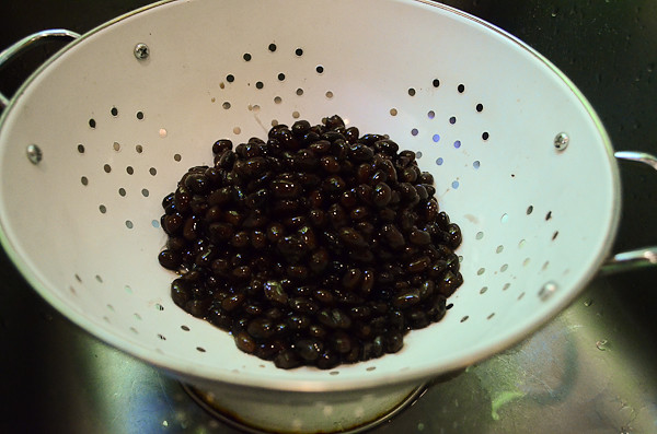 Black beans in a colander.