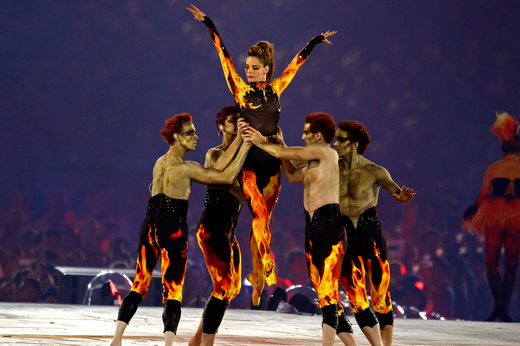 Darcey Bussell and Royal Ballet Principals at the London 2012 closing ceremony © Reuters/Gary Hershorn