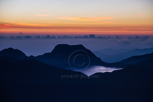 city morning sunrise sumatra indonesia hill adventure mount layer climber aerialphotography eruption ringoffire activevolcano travelphoto jambi kerinciseblat gunungkerinci gunungtujuh tamannasional bukitbarisan mountainphoto pegununganbukitbarisan mountaininindonesia landscapeindonesia mountkerinci gunungindonesia indonesiamountain pendakiangunung kersiktuo highestvolcanoinindonesia fotogunung abovetheclound mounteiner cincinapi