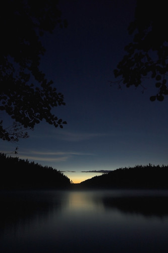 sunset lake reflection nature water silhouette night forest suomi finland dark landscape evening twilight pimeä maisema vesi luontokuva metsä ilta luonto yö naturephotography järvi auringonlasku heijastus lakescape siluetti hämärä kuhmoinen isojärvi kylämä luonnonvalokuvaus