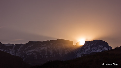 africa sunset red sky sun snow mountains nature canon southafrica landscapes scenery dusk kwazulunatal drakensberg kzn 550d hannessteyn canonefs18200mmf3556is canon550d eosrebelt2i
