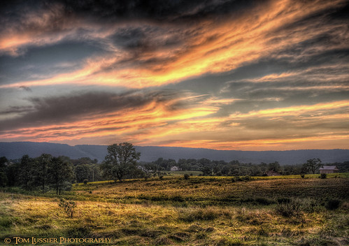 sunset usa mountain flower building tree clouds barn landscape virginia nikon pastoral cloudscapes lovettsville loudouncounty tomlussier