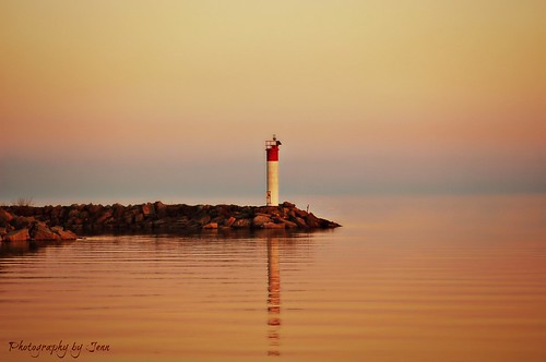 lighthouse color reflection lakeerie dusk nikond70s hfg cans2s portdoverontario