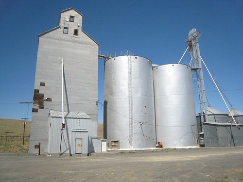 Columbia Plateau Grain elevators at junction of 260 and 261