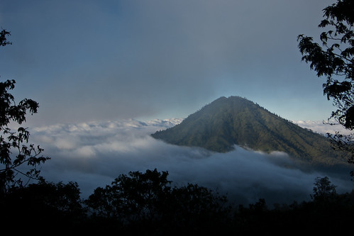 world mountain lake mountains beautiful indonesia java hiking acid hike east crater record sulfur acidic largest ijen