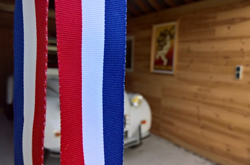 lainesauxbois 2cv france french voiture car cachée bleu blanc rouge red white blue ruban ribbon september 2016 lumia 950